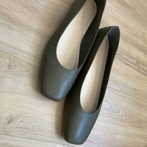 Everlane The '90s Flat Olive